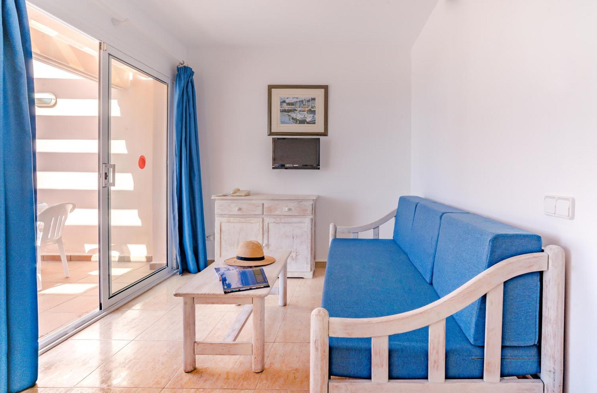 Apartamentos Mar Blau Son Bou Exterior photo